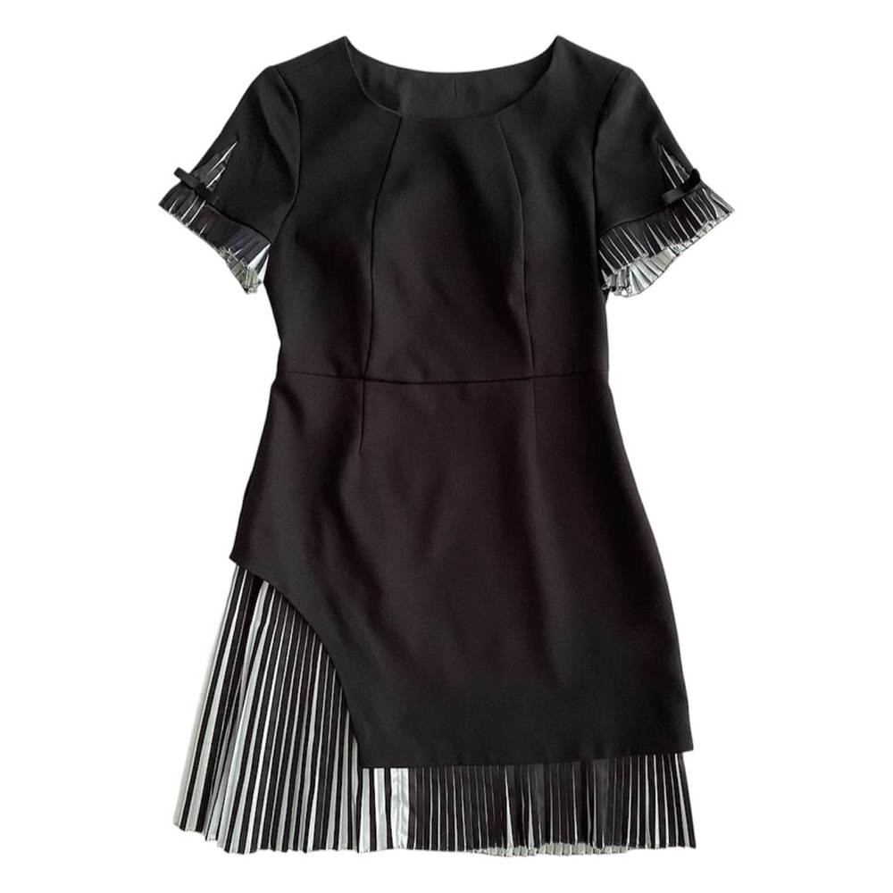 Tuck Trim Pleated Sleeves and Hem Short Sleeves Black Dress Women's Size M